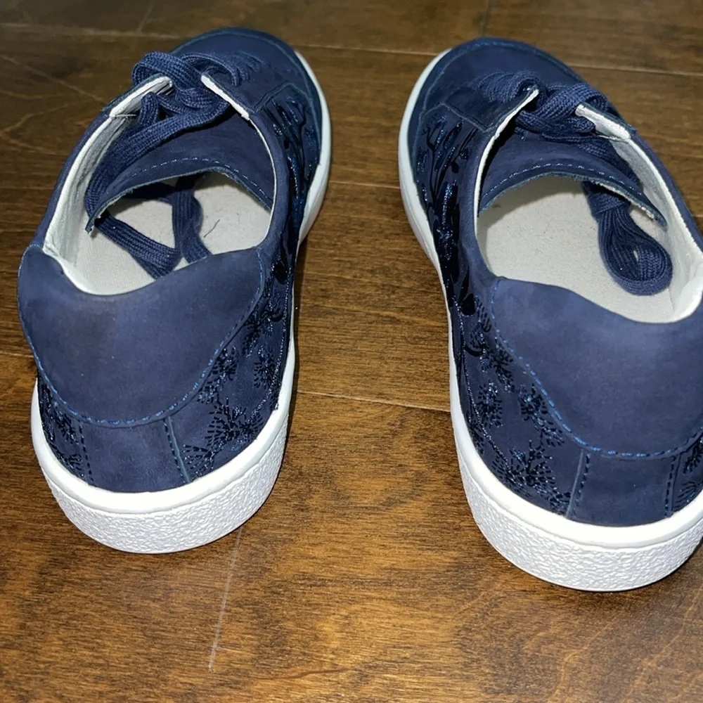 Johnny Was “Bianca” Sneaker - Picture 4 of 7